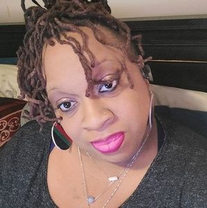 Meet your Posher, Latoya